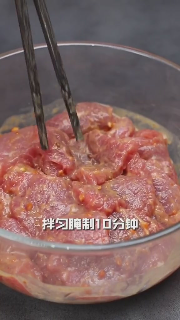 烧烤店的烤牛肉为什么那么好吃嫩滑?其实方法很简单