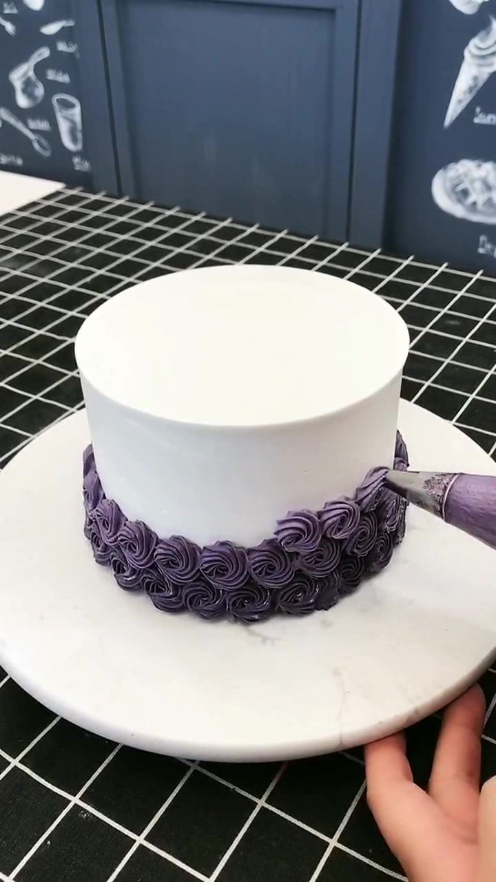 喜欢紫色的同学在哪里?这个渐变螺旋纹奶油蛋糕,你们还满意吗?