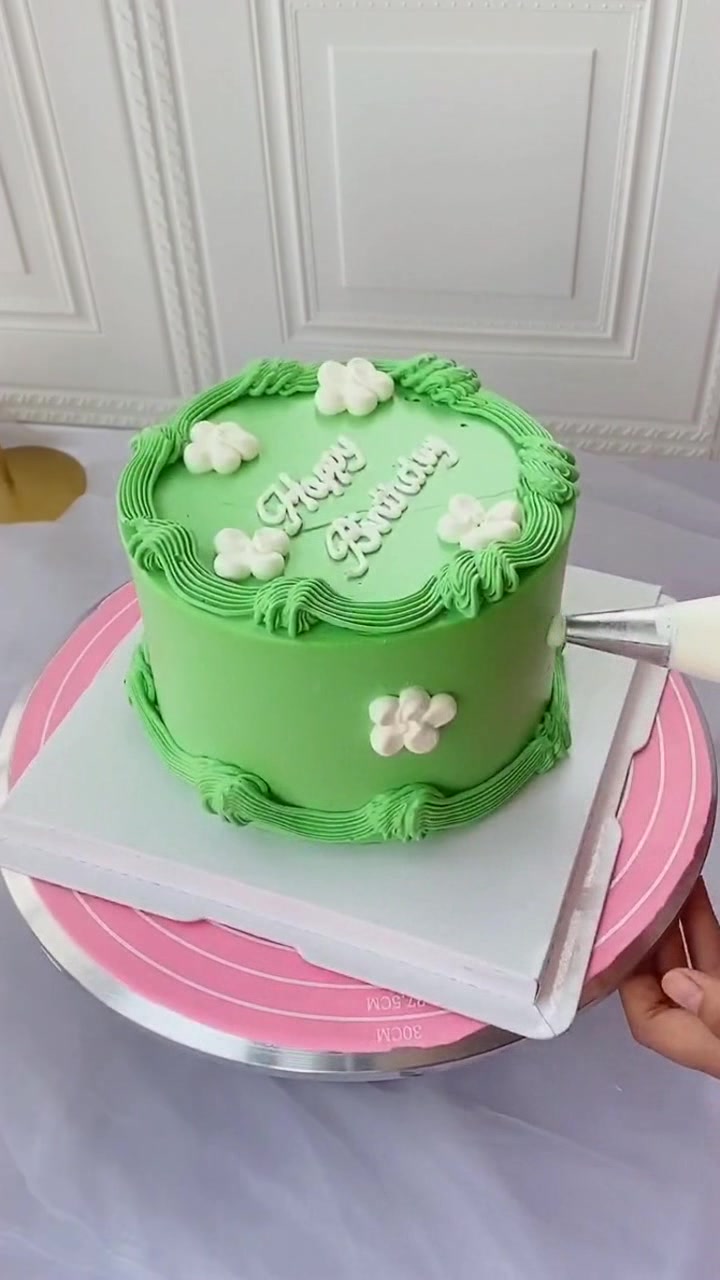 治愈系~嫩绿小白花清新蛋糕,你猜做这个蛋糕最难的地方在哪里?