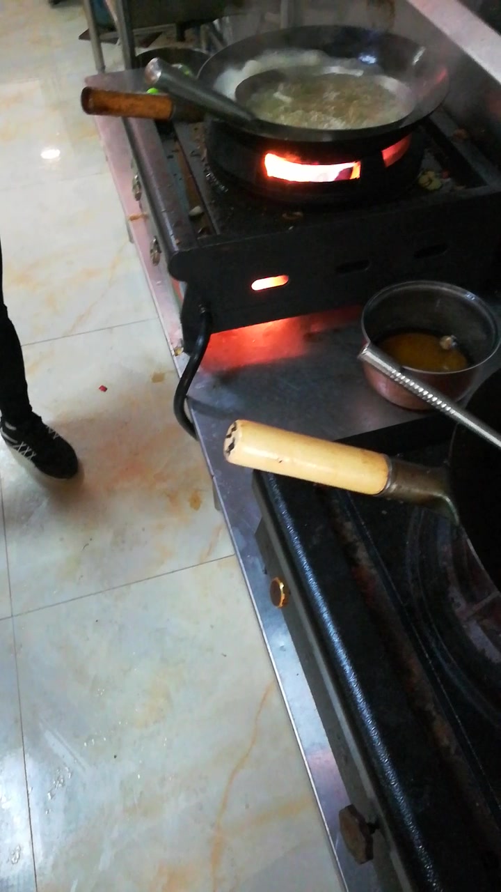 夏季炎热,没有一份凉拌菜解决不了的,焯水放凉注意过程