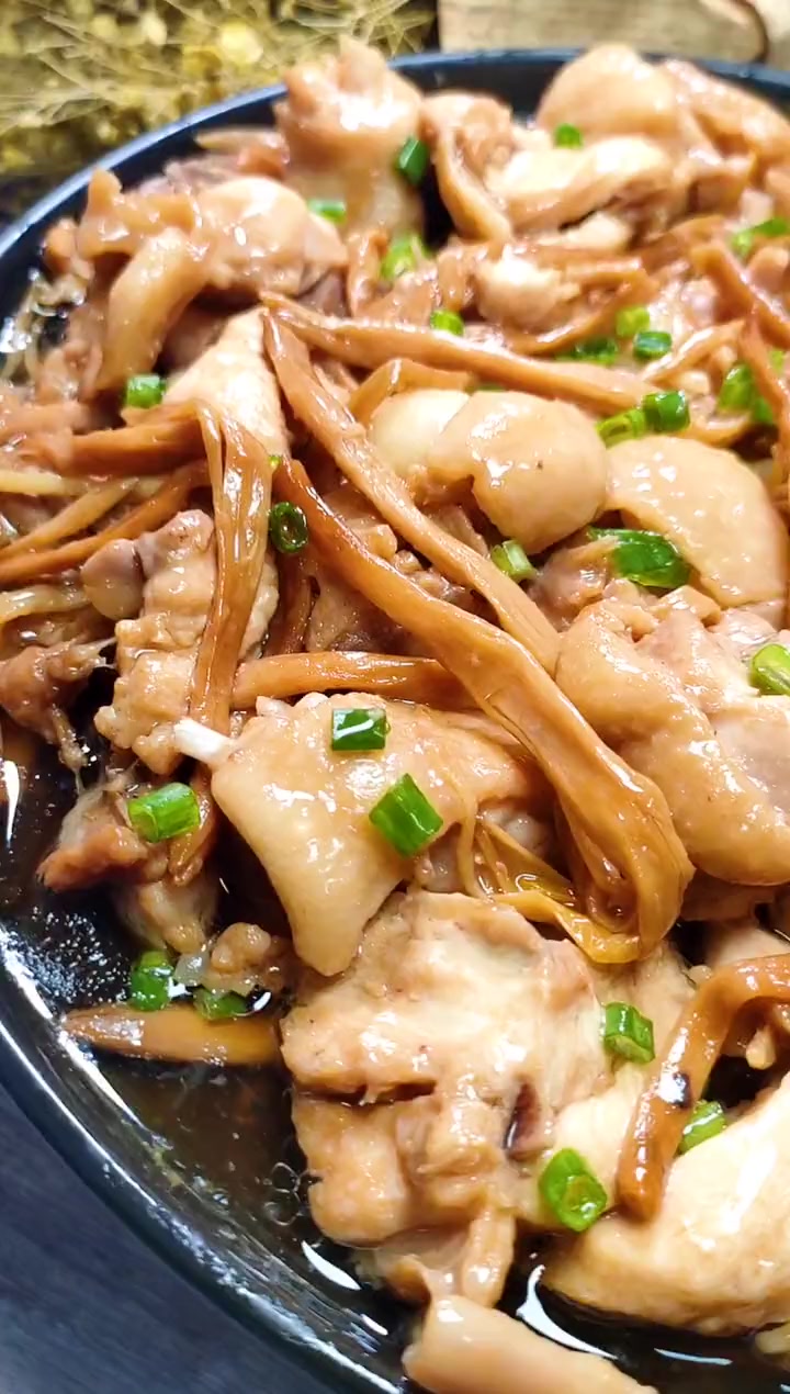 广东特色菜金针菜蒸鸡,这样做鲜香嫩滑又下饭