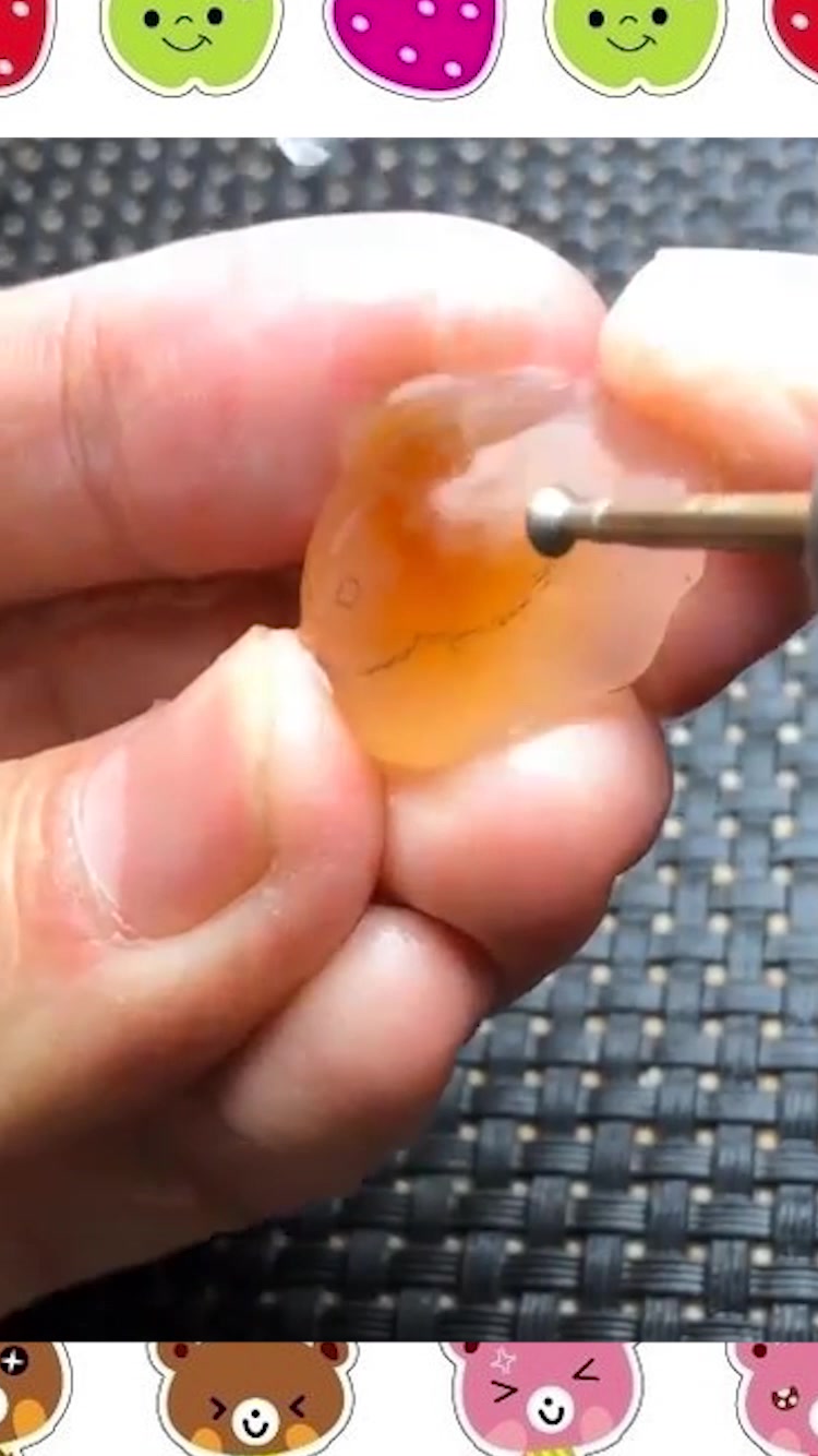 超小个的玉石雕刻的水晶鱼,整个过程太舒爽了!