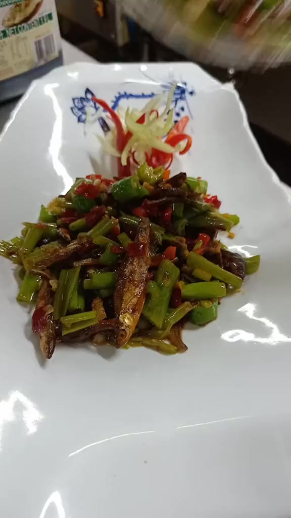 空心菜杆子炒火培鱼,非常好吃