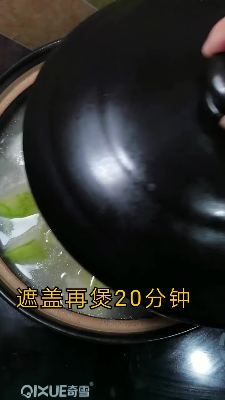 冬瓜薏米排骨汤,天气炎热可以多喝这道汤,喜欢的可以在家学做