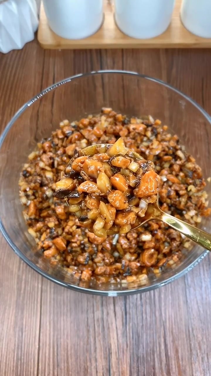 香菇馅的肉包子,皮薄馅多超好吃,吃起来口感清爽不油腻