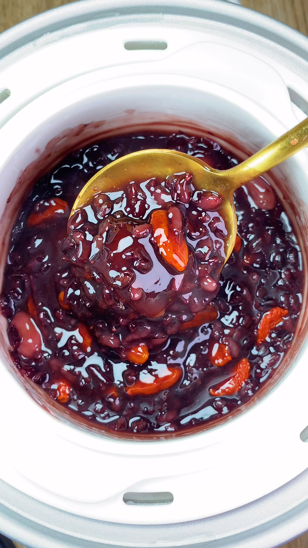 女人常喝这个粥,美容养颜,气色红润有光泽