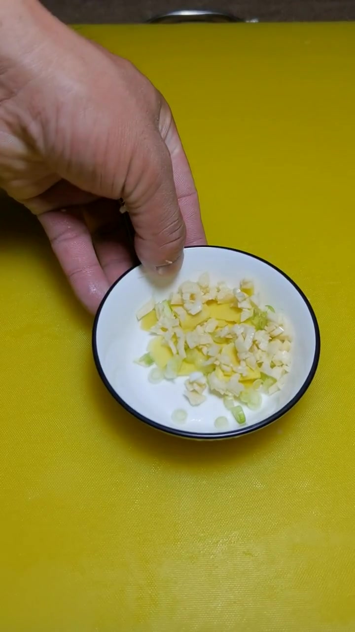 麻辣鳕鱼,外酥里嫩,特别补脑,建议老年人要多吃!