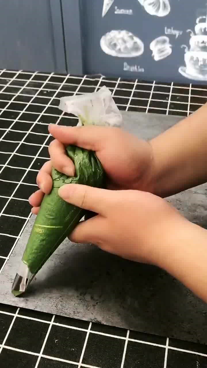 奶油花边系列裱花教程来了~两种绝美的复古奶油花边,建议收藏!