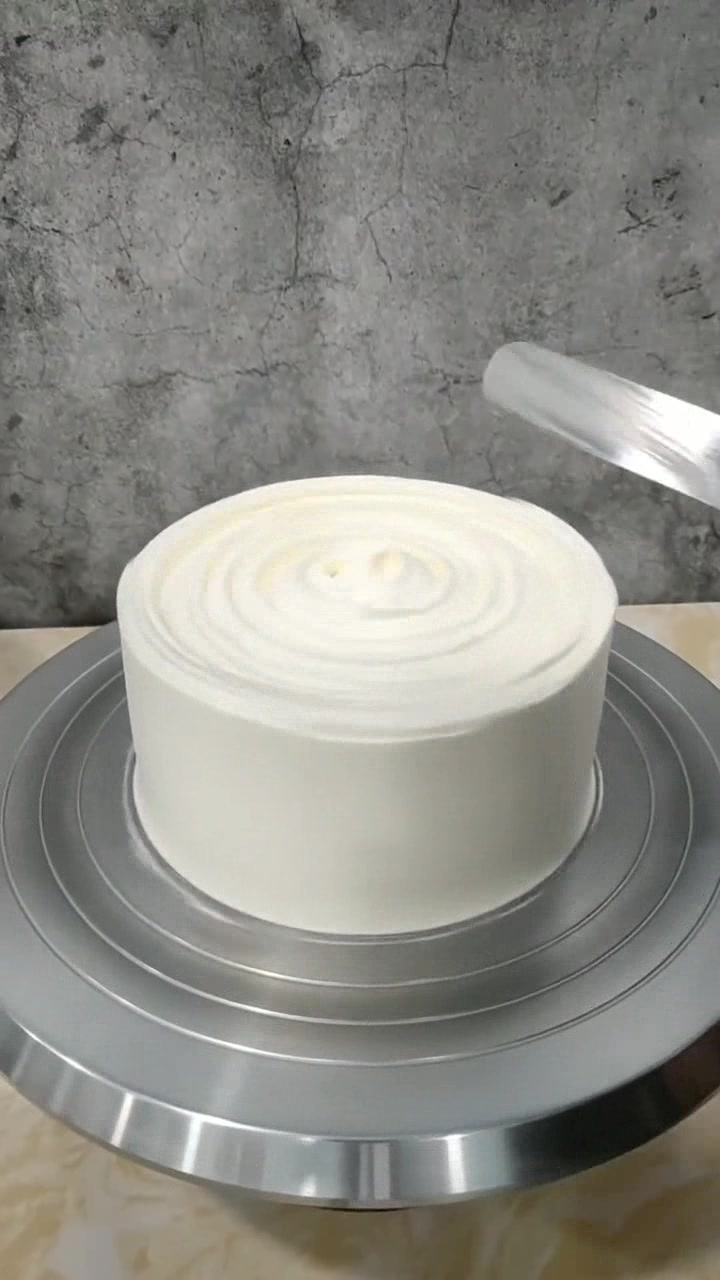 大师傅做的新款奶油蛋糕,这成品真漂亮,刚入门的同学速来学习!