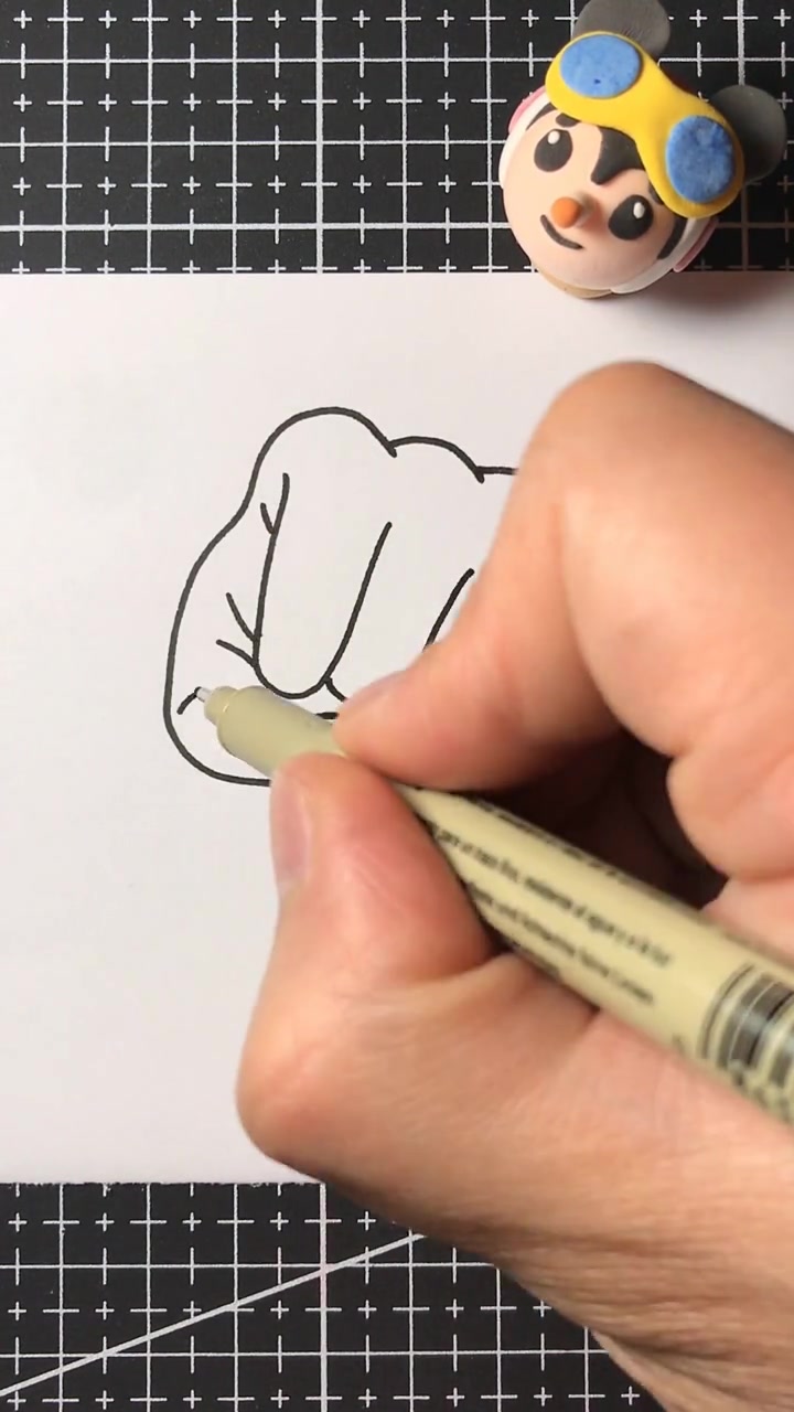 劳动节简笔画:用4个J画拳头,咱们工人有力量