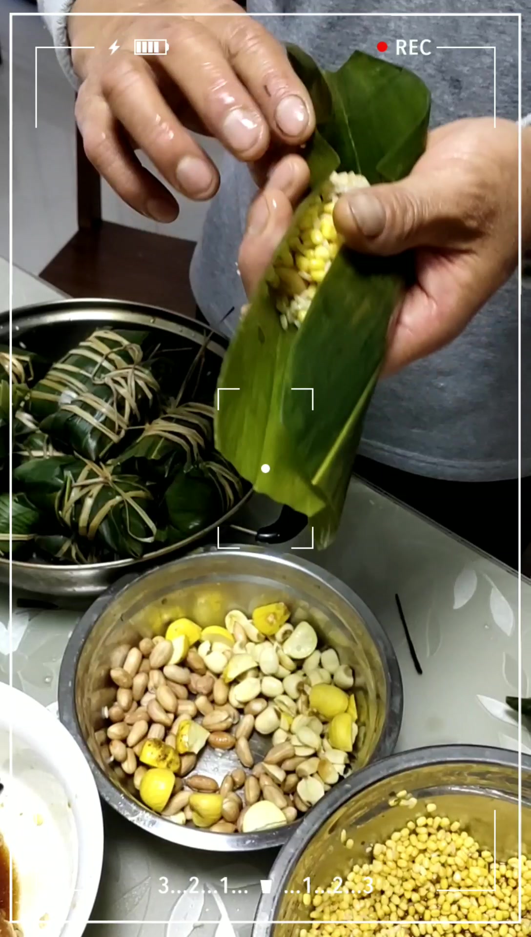 绿豆板栗花生莲子咸肉粽