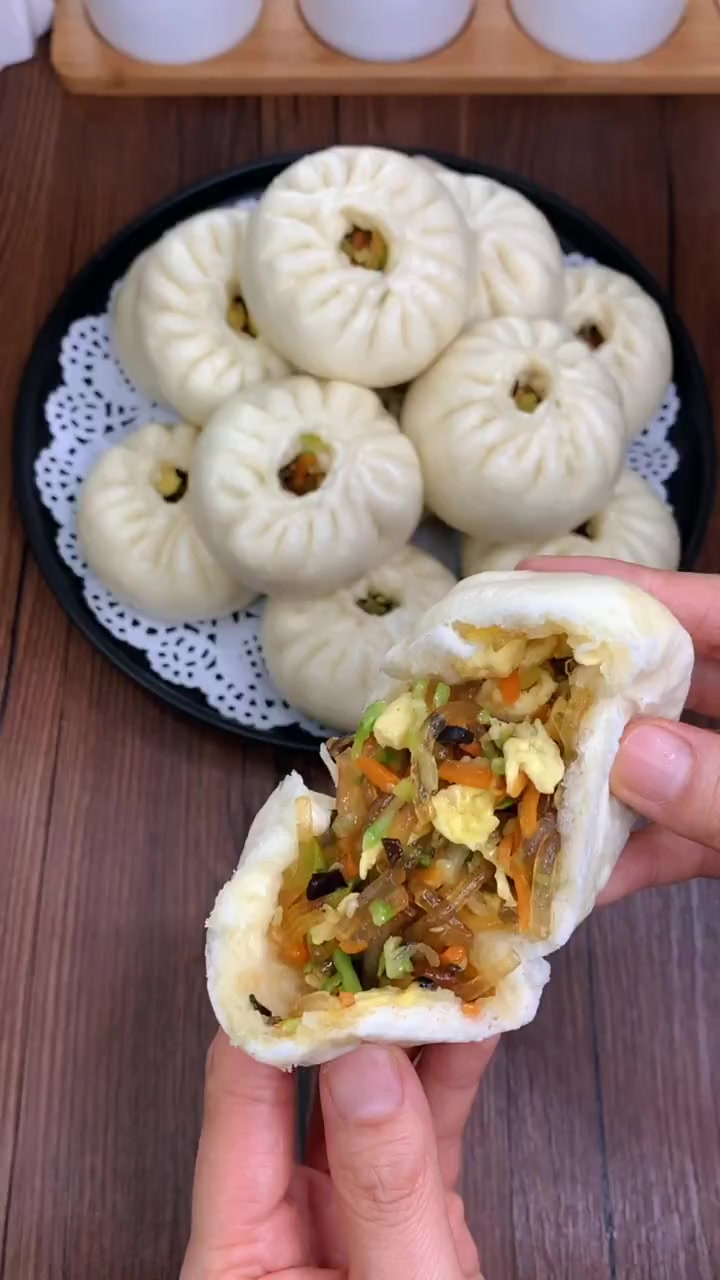 西葫芦馅的素包子,味道鲜美超好吃,你学会了吗