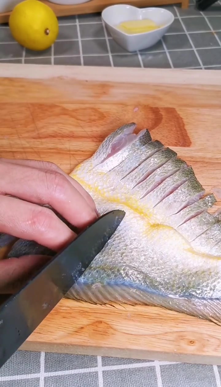 酒店的清蒸黄鱼在家也可以自己做,高大上的鱼鱼你学会了吗