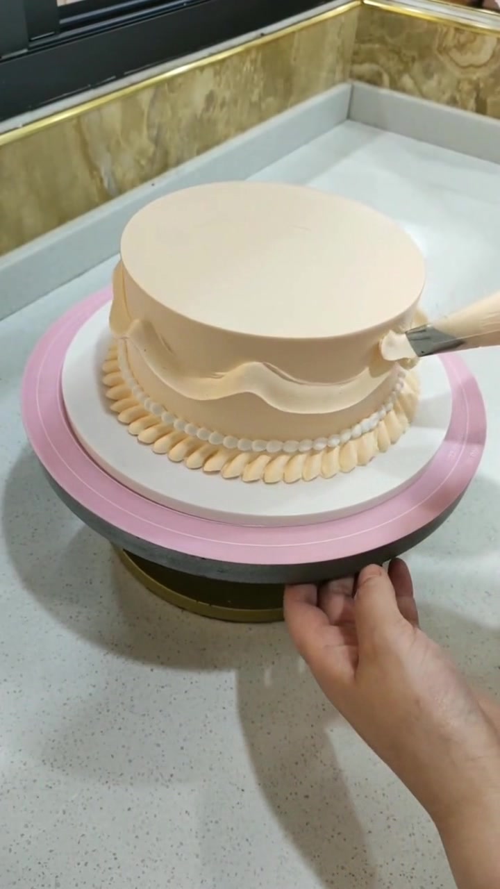 真实裱花速度,你大约多久能做一个奶油蛋糕?我师傅大概要5分钟