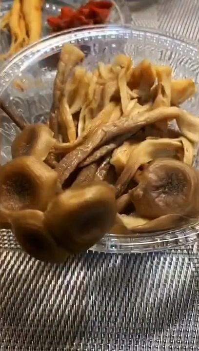 人参虫草花乌鸡汤,美容养颜,菌菇鲜美,桂圆,枸杞红滋补佳品!
