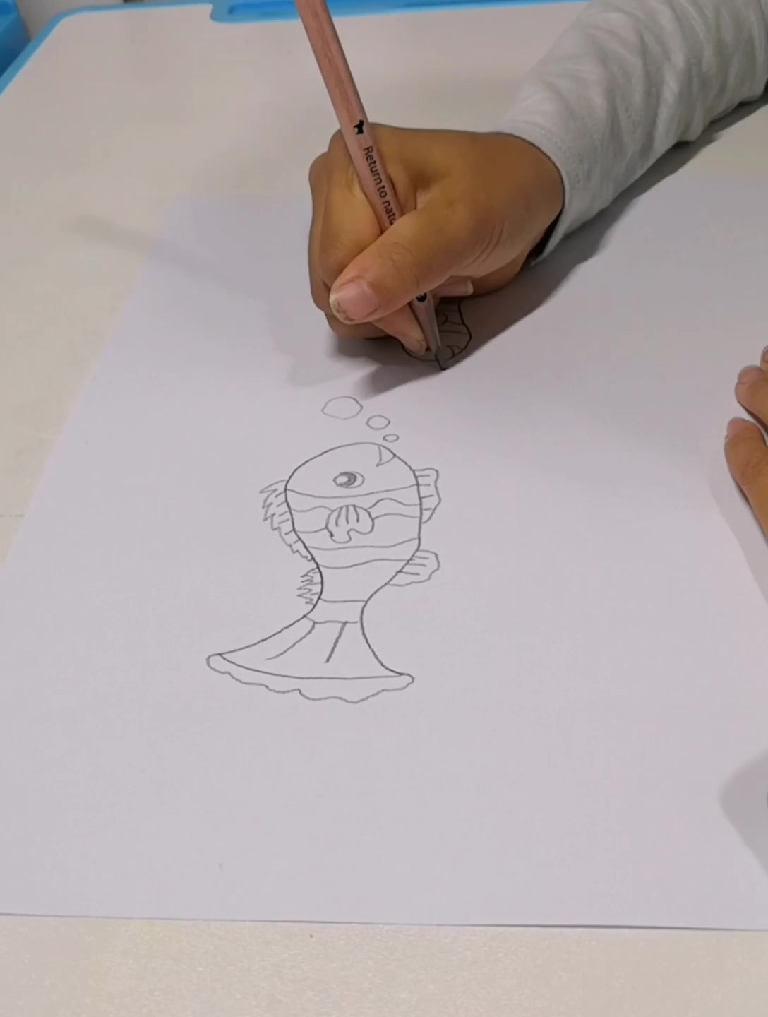 小丑鱼妈妈和宝宝,六岁儿童创意彩铅简笔画!