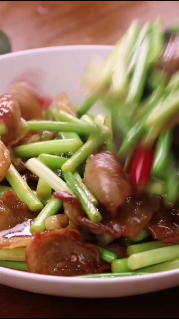 蒜薹炒肉最家常的做法,只有这样做,炒出来的肉才更好吃