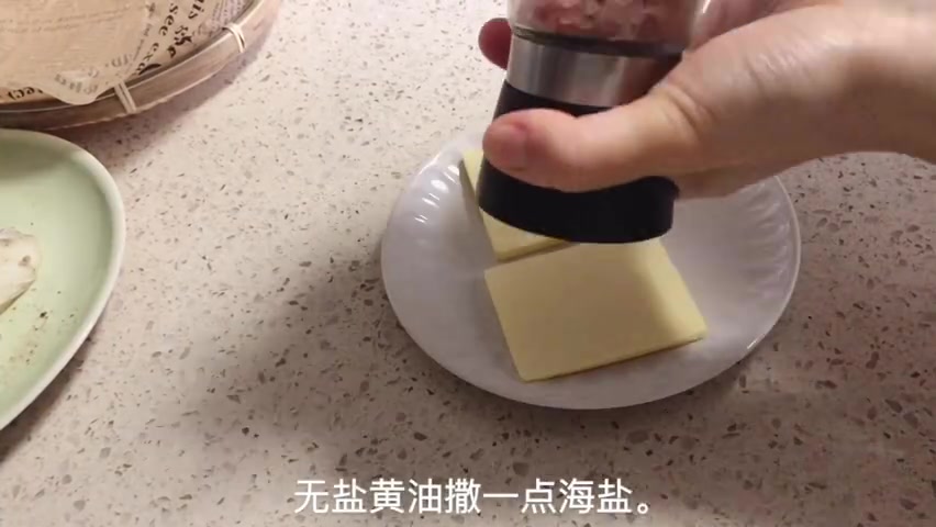 #下班后的美食vlog#用电饭煲预约了桃胶银耳羹 早上再加草莓炖一会就变成好看的粉色啦???? 