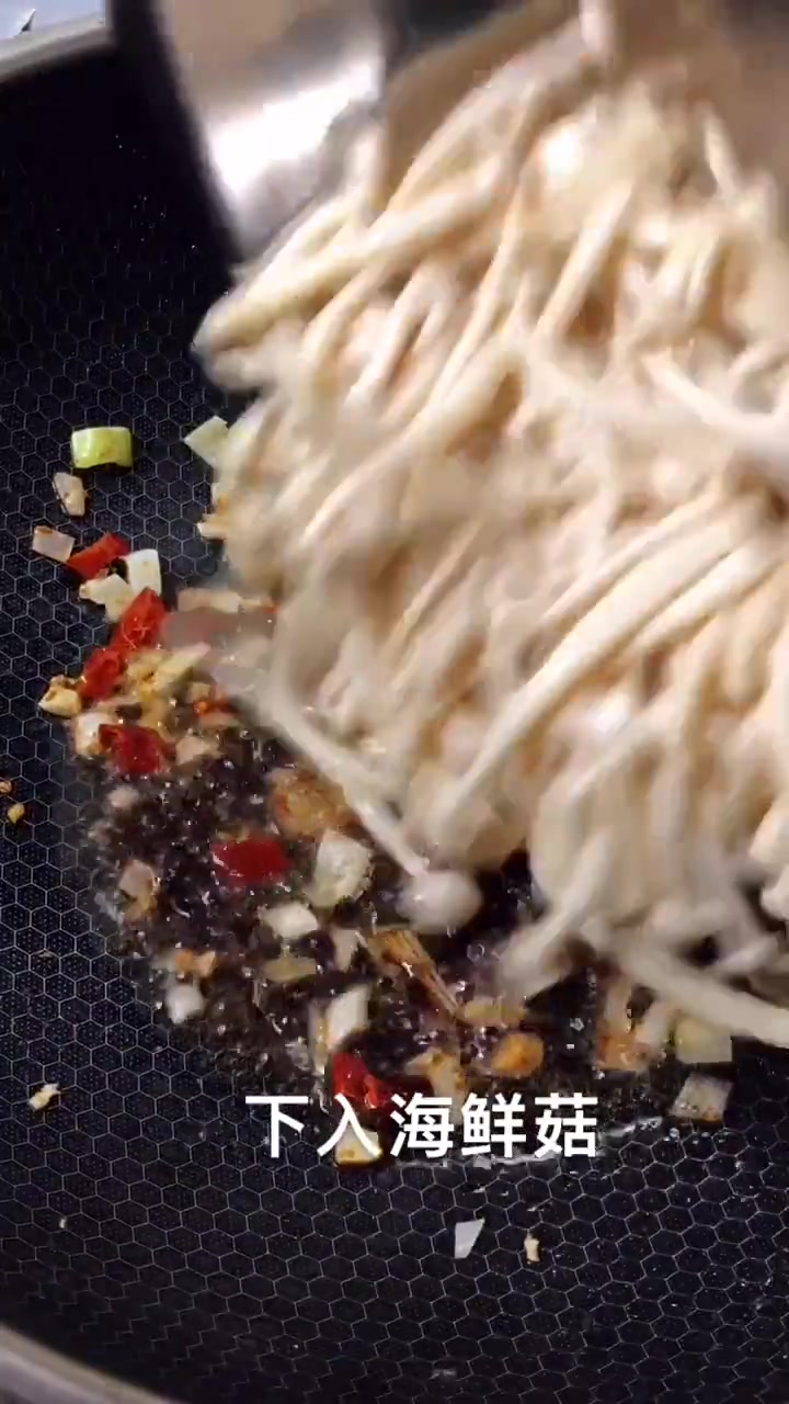 海鲜菇炒韭菜,超级鲜香,给肉都不换,又让我多吃了两碗米饭