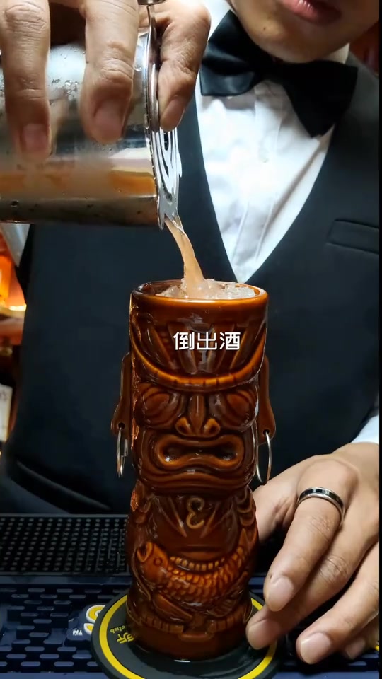 僵尸鸡尾酒教程,一杯僵尸鸡尾酒,慢慢感受鸡尾酒带来的恐惧心理!
