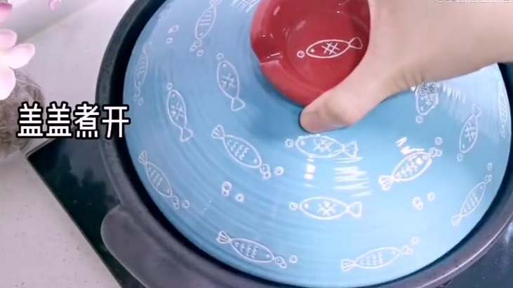 总是妈妈为我们做菜多,我们为妈妈做得少。总是把慢慢提高的厨艺给了孩子,没有机会给妈妈展示。