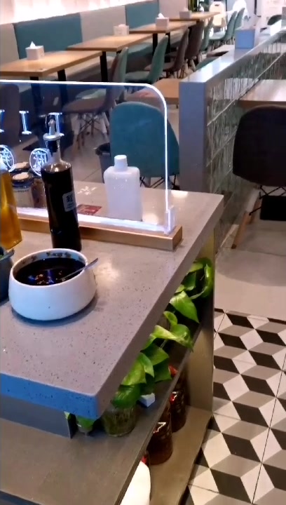 汤熬好,菜品备齐,不然一会儿忙不过,这么一锅也就买个90单