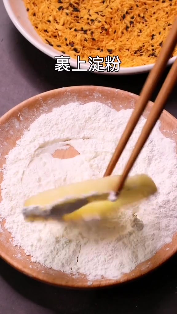 苹果不要生吃了,教你新吃法,面包糠油炸,隔壁小孩馋得慌!