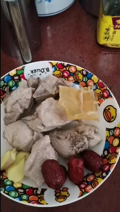 鱼胶炖龙骨汤,滋润养颜增强免疫力