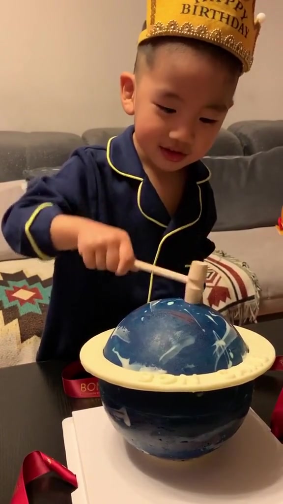 我从来没见过这种生日蛋糕,看样子就知道不便宜!