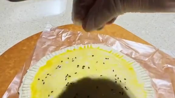 #一看就会一学就要废的美食#今天用榴莲和手抓饼皮做一个爆浆榴莲芝士饼。