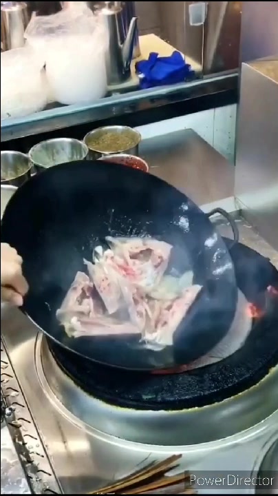 金汤鱼头豆腐,太好吃了,酸香开胃鱼鲜豆腐嫩,说不出来的美味