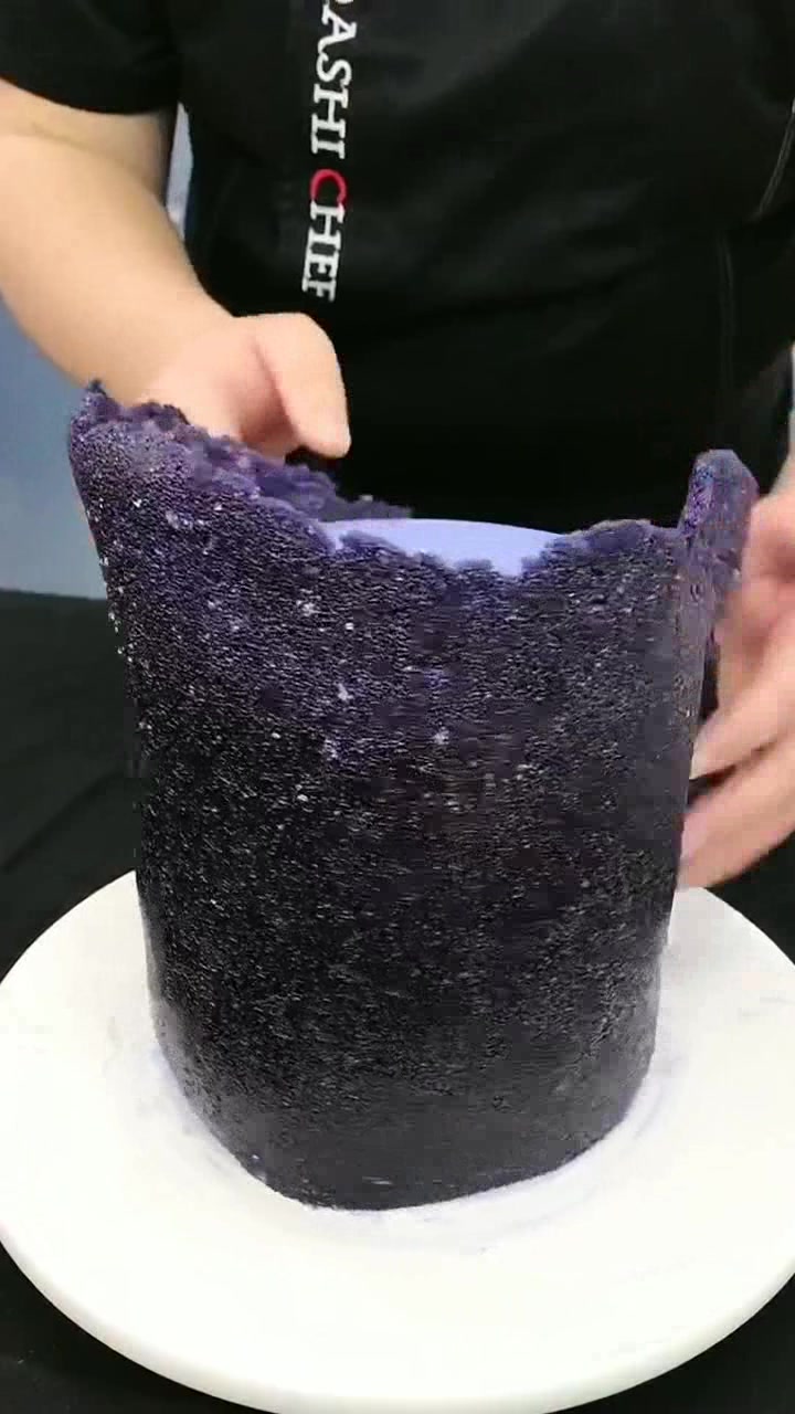 大师这个蛋糕做的太精致了,一般的蛋糕师还真学不来,成品劝退!