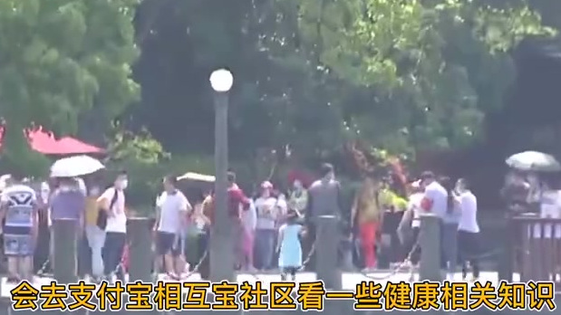 【95后女生喝奶茶喝进ICU,抢救时血糖值比常人高出10倍!】95后女生小王突发糖尿病,半