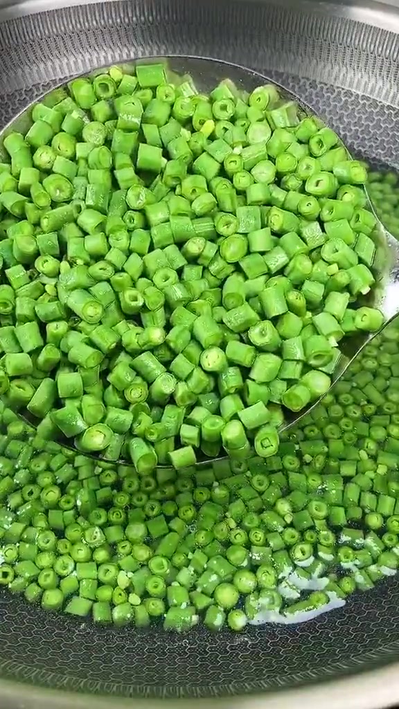 豇豆炒肉,简单又美味,很下饭哦!快来学做吧!