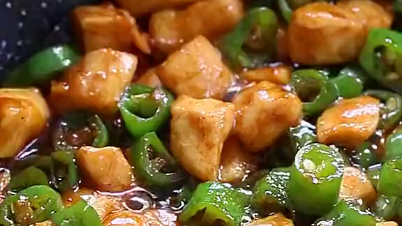 #最好吃的瘦身餐#鸡胸肉最好吃的做法——青椒炒鸡胸肉做法,太下饭了,直接吃也是太美味了! 