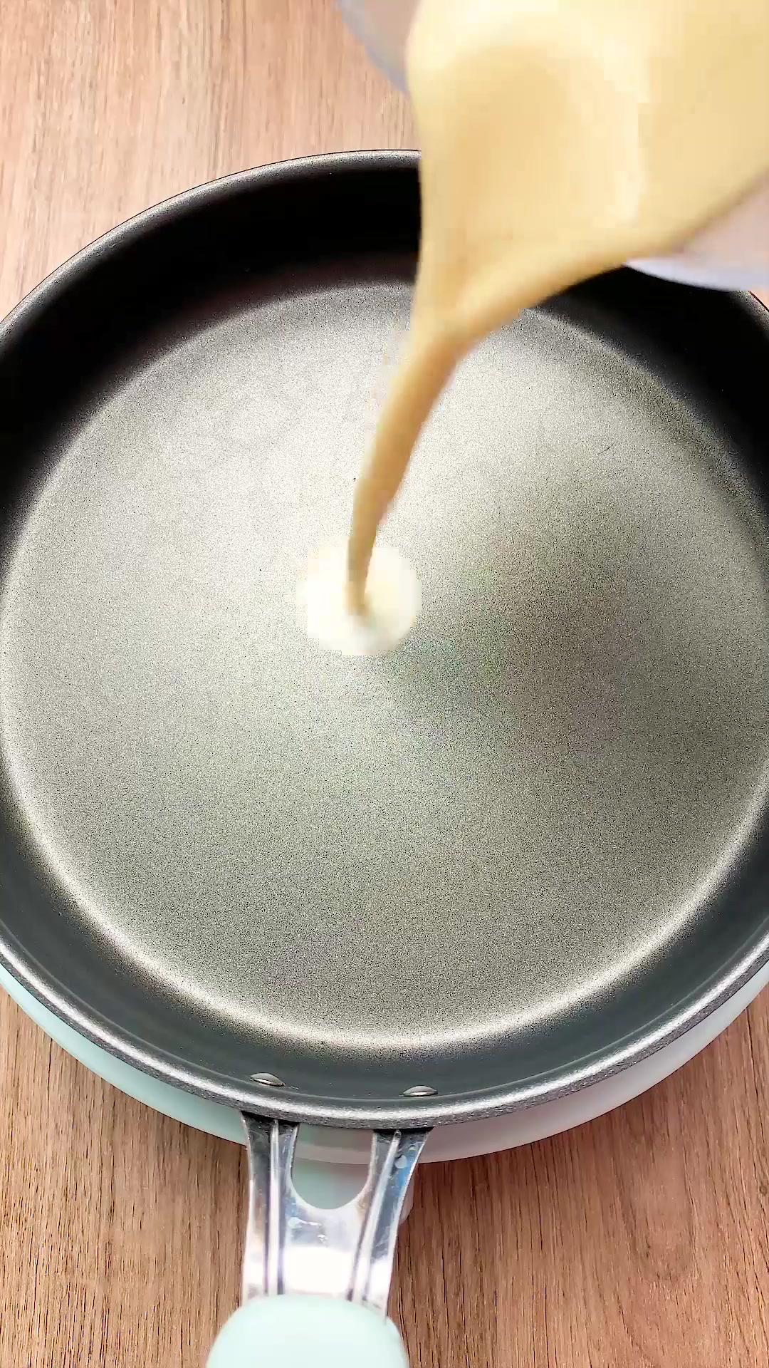 2个鸡蛋1盒牛奶,在家用平底锅就能做出简单又好吃的蛋糕