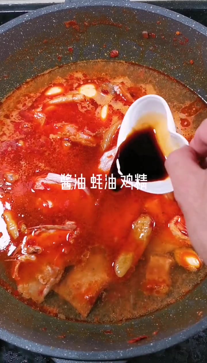 这样做的酸辣水煮鱼,汤味鲜美,鱼肉嫩滑,超美味!