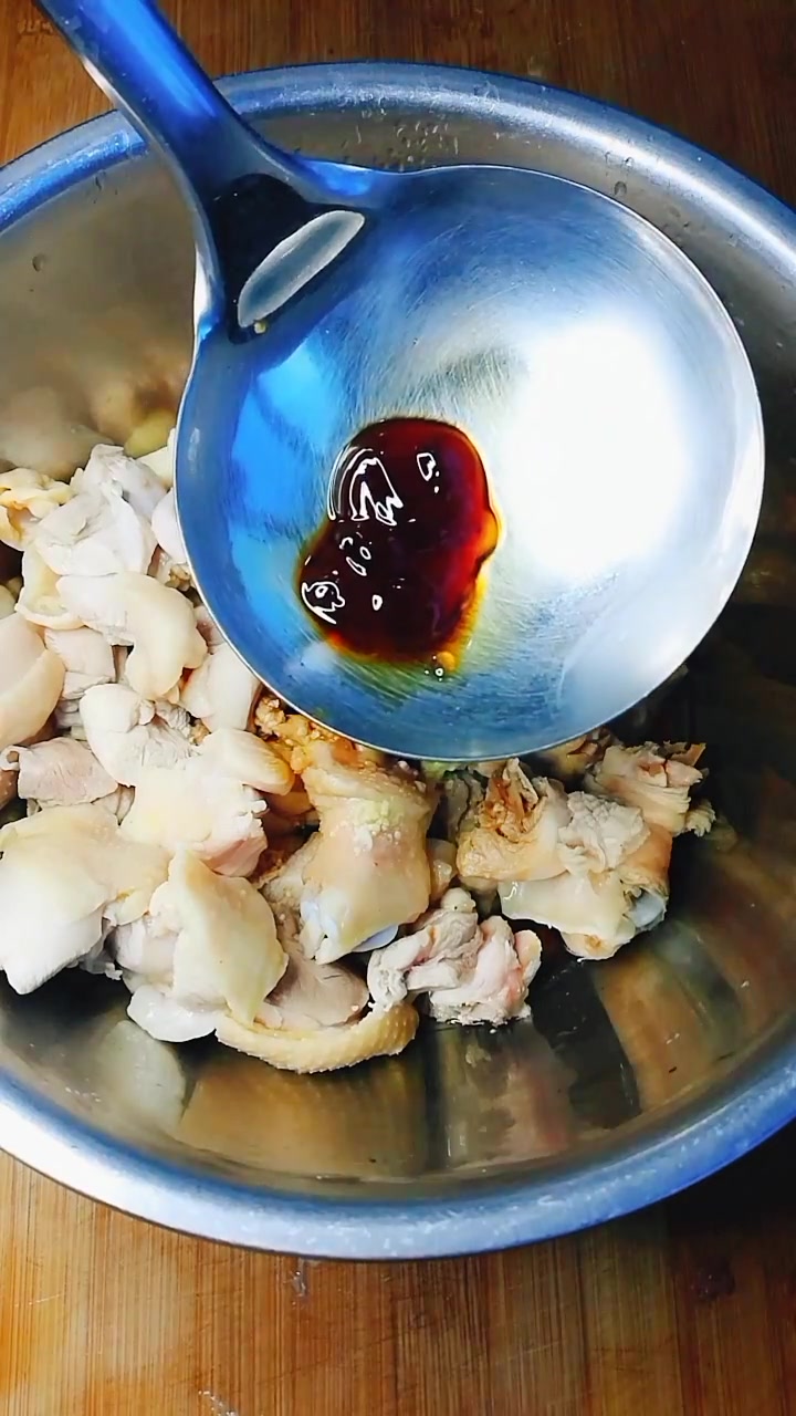 土豆炖鸡块这样做,软烂入味,香气溢人,好吃到你叫爽!