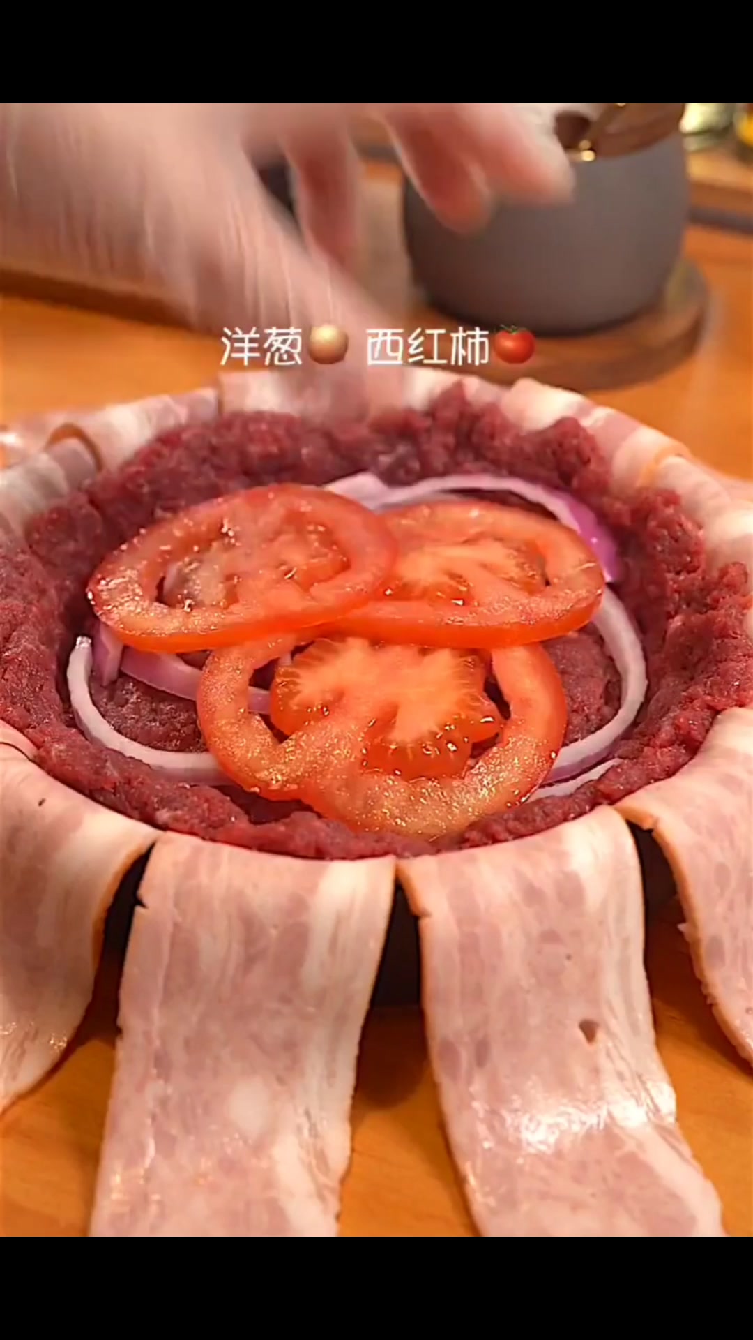烤锅上的美食:牛肉培根千层