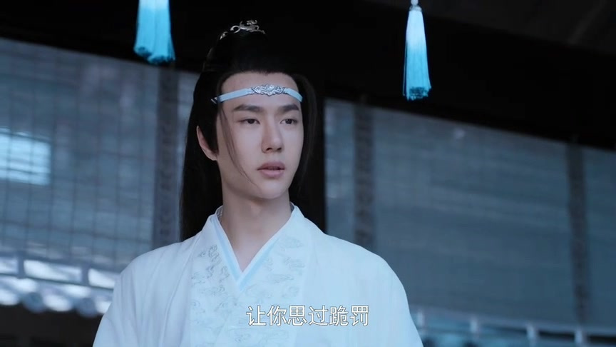 #陈情令忘羡#  魏无羡被罚,蓝忘机经过,看见他肩膀一抽一抽的,以为他在哭鼻子,满脸担忧,