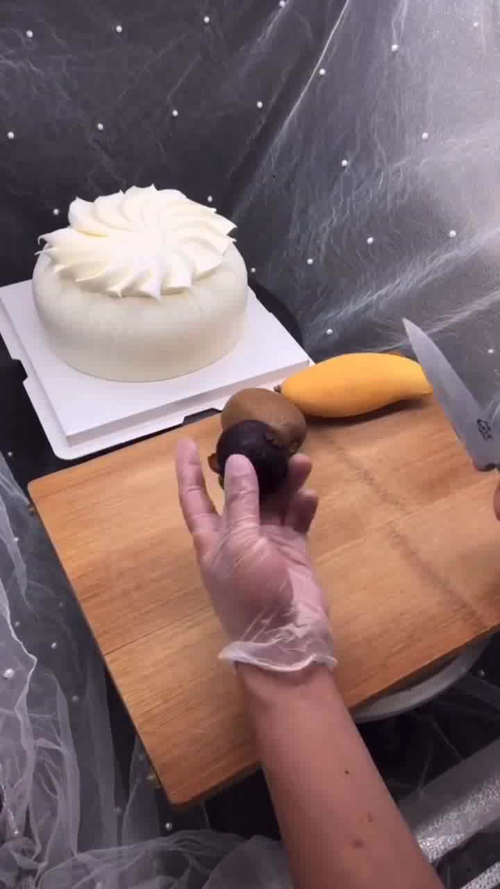 草莓季节过去了,不知道怎么装饰蛋糕?别急,专业蛋糕师教你几招