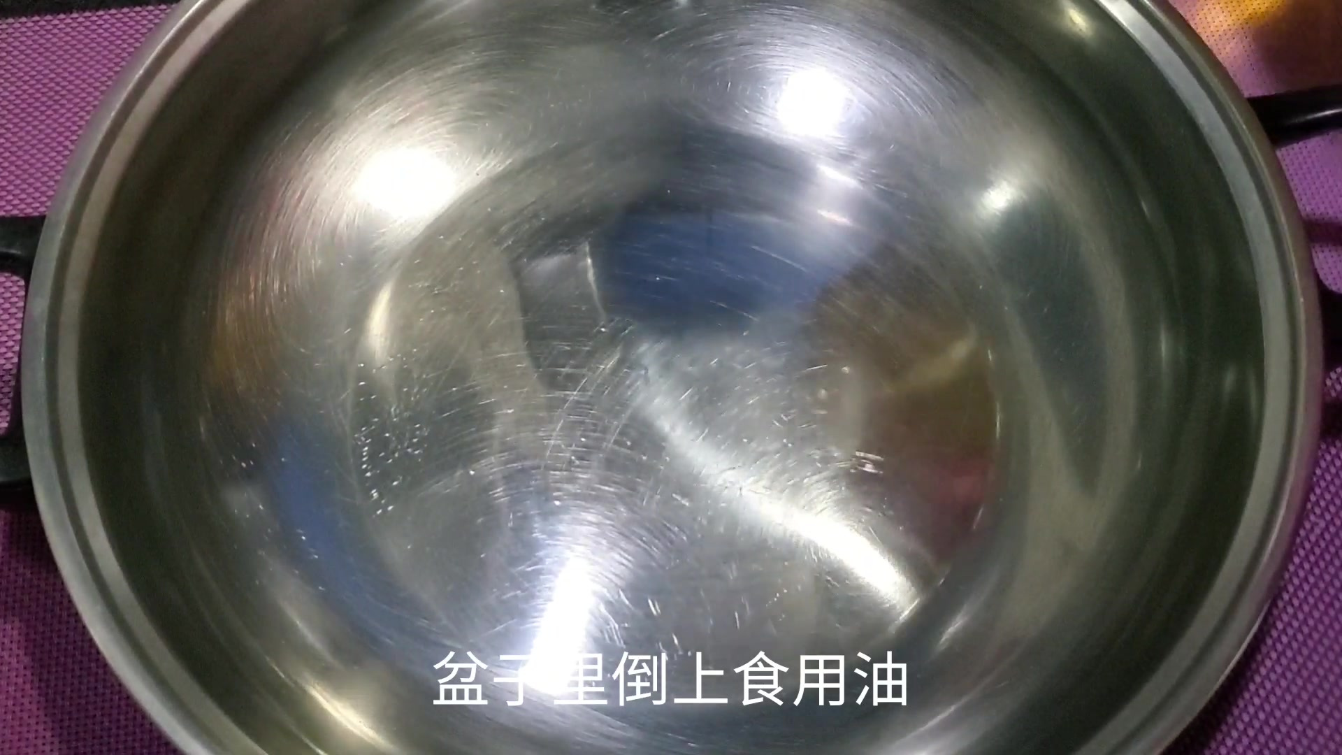 今天许姐做的好吃的蛋糕块,浓浓的奶香味,简单成分还不高。