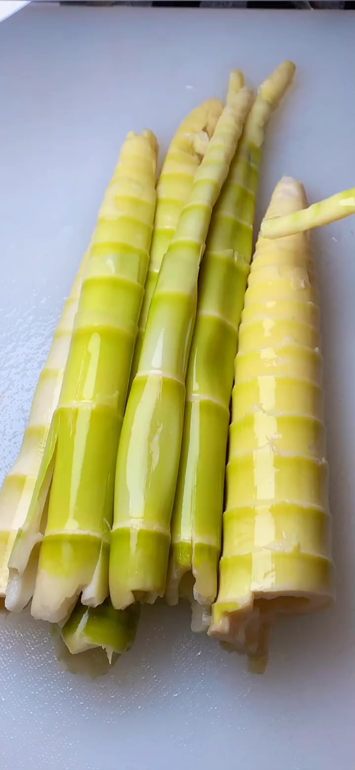 家常菜,竹笋炒肉片,香脆爽口,开胃又下饭!