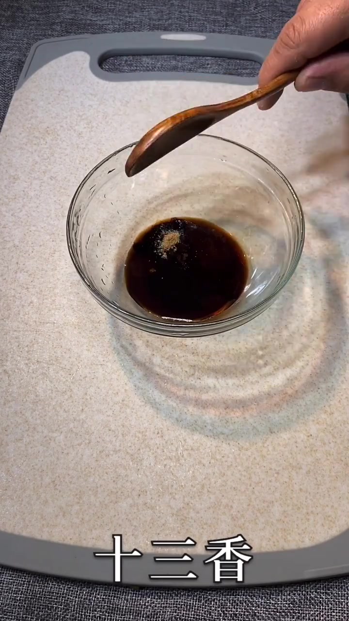 鸡蛋豆腐的灵魂做法,软烂鲜香,色泽金黄,看着就有食欲
