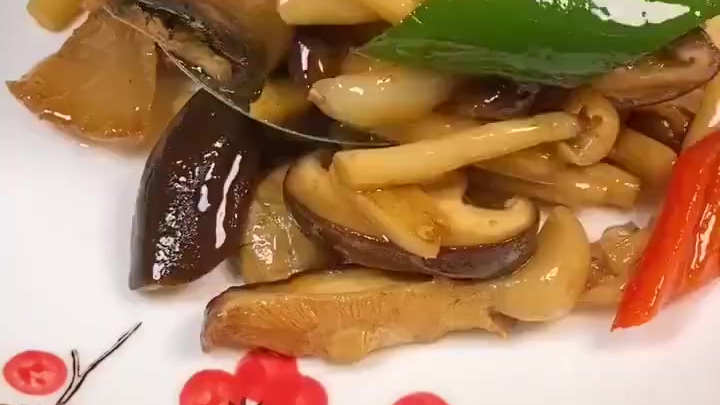 家常小炒五花肉炒杂菇,简单美味下饭。