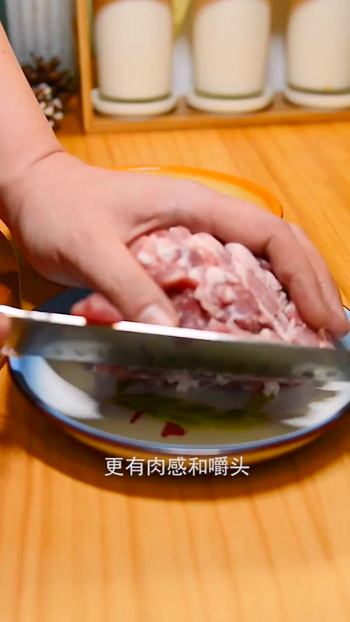 山西晋北臊子面的正宗做法,面条细长汤味酸辣,学会可以去创业了