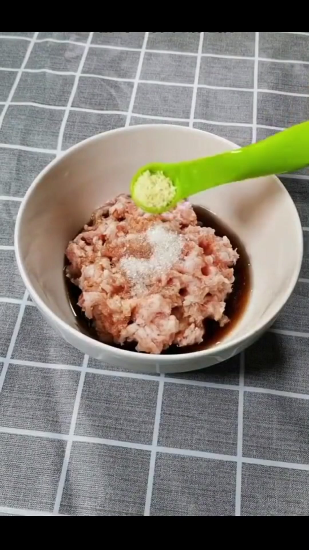 不要和面,用万能的饺子皮就能包汤汁满满的「灌汤包」了