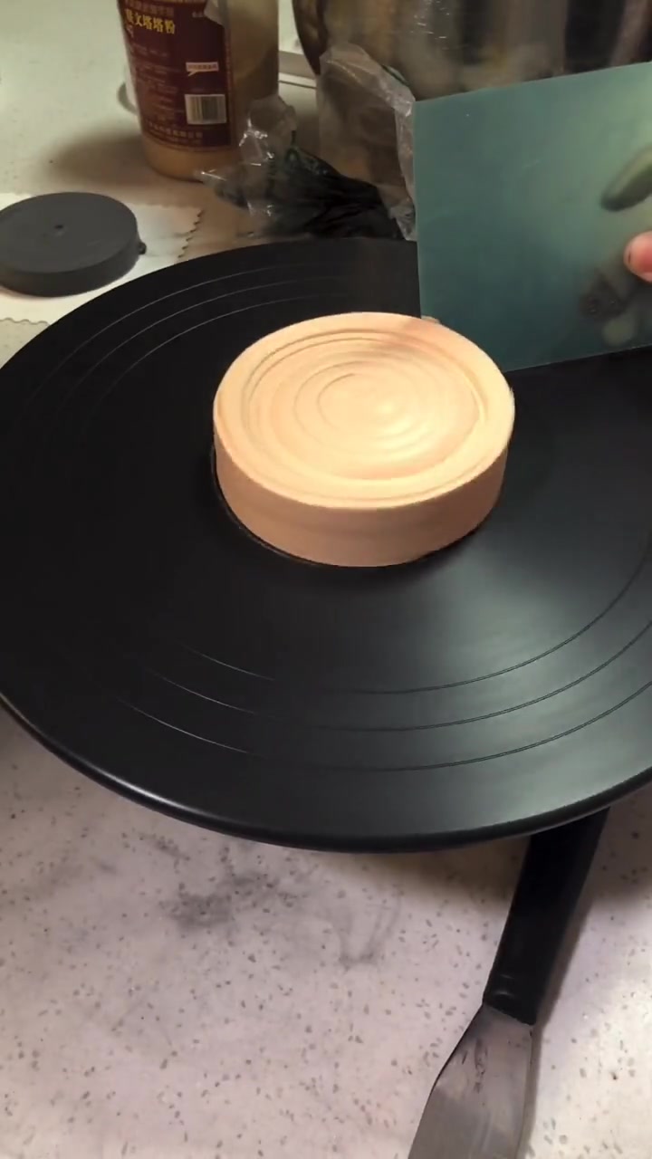 这就是我们蛋糕店的招牌,买回家之后,都不舍得咬第一口!