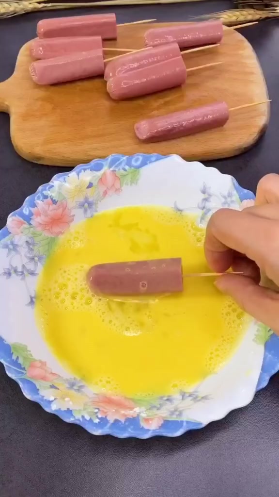 教你一个火腿肠的新吃法,做法简单好吃不腻,隔壁小孩看了哭
