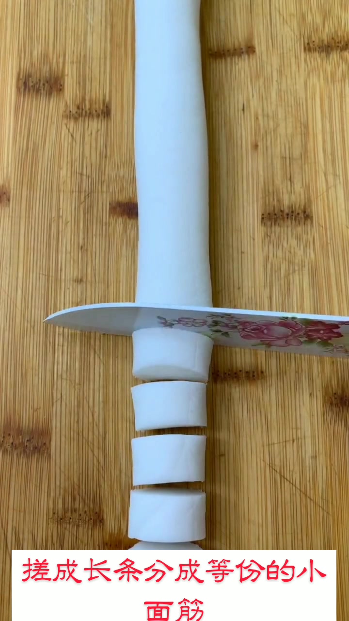 韭菜鸡蛋馅的水晶蒸饺,超级好吃,蒸八分钟即可